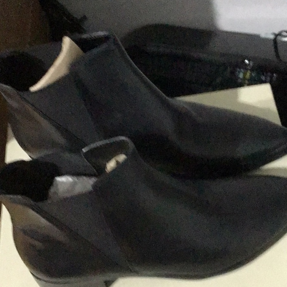 Boots - Picture 3 of 4